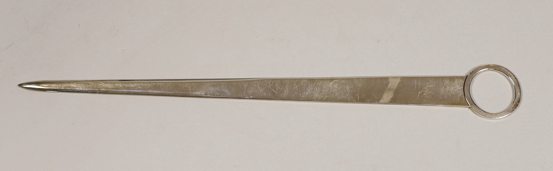 A modern cased Mappin & Webb silver paperknife, Birmingham, 1993, 28.4cm, 97 grams.